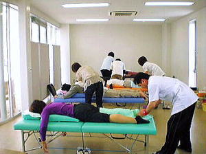 一生懸命施術中